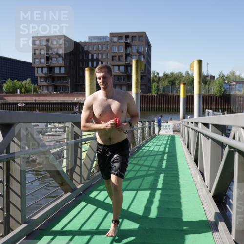 09.08.2026 - GEWOBA Citytriathlon Bremen Yannick Fuchs http://msf.ph/oto/9932097 09.08.2026 10:21:29 Schwimmen 231, 331, 457, 492 meine-sportfotos.de