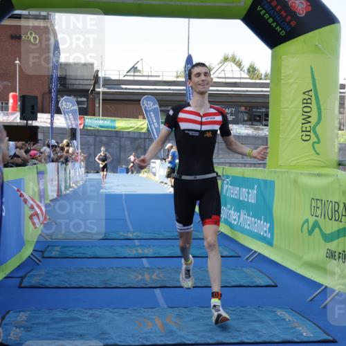09.08.2026 - GEWOBA Citytriathlon Bremen Yannick Fuchs http://msf.ph/oto/9932102 09.08.2026 11:02:29 Ziel 302, 386 meine-sportfotos.de