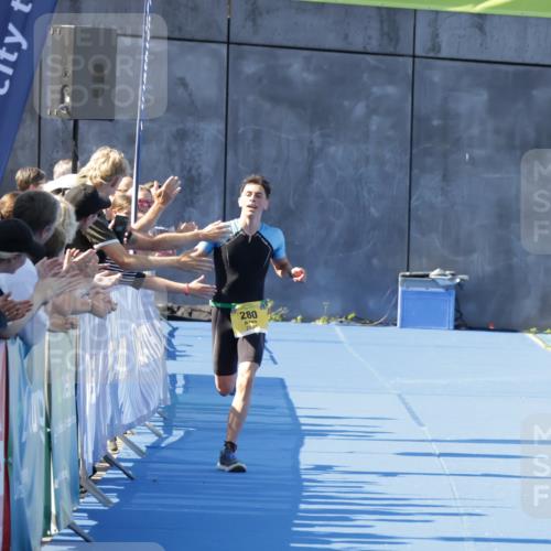 09.08.2026 - GEWOBA Citytriathlon Bremen Yannick Fuchs http://msf.ph/oto/9932133 09.08.2026 11:05:12 Ziel 280 meine-sportfotos.de