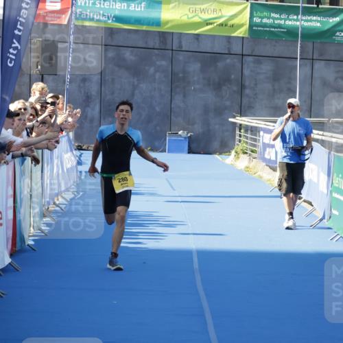 09.08.2026 - GEWOBA Citytriathlon Bremen Yannick Fuchs http://msf.ph/oto/9932139 09.08.2026 11:05:14 Ziel 280 meine-sportfotos.de