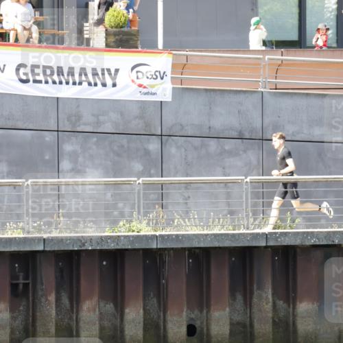 09.08.2026 - GEWOBA Citytriathlon Bremen Yannick Fuchs http://msf.ph/oto/9932184 09.08.2026 11:07:43 Ziel  meine-sportfotos.de