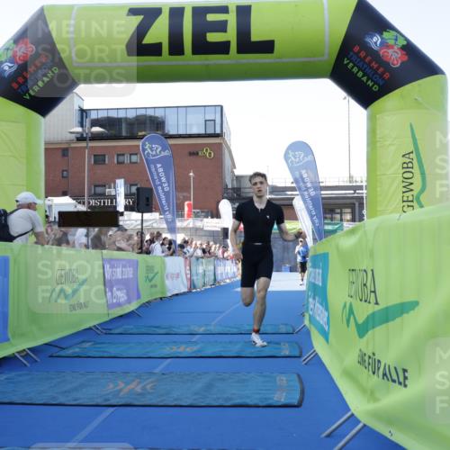 09.08.2026 - GEWOBA Citytriathlon Bremen Yannick Fuchs http://msf.ph/oto/9932204 09.08.2026 11:07:57 Ziel 310 meine-sportfotos.de
