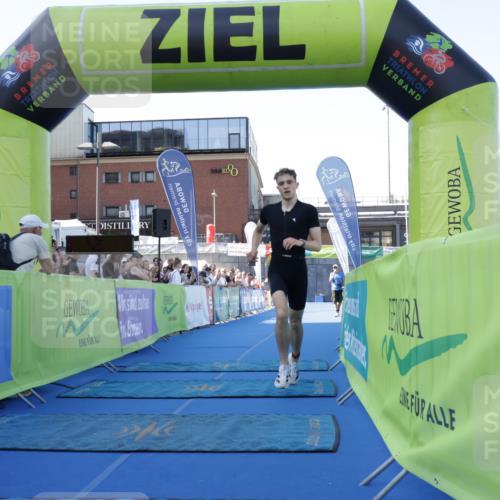 09.08.2026 - GEWOBA Citytriathlon Bremen Yannick Fuchs http://msf.ph/oto/9932206 09.08.2026 11:07:58 Ziel 310 meine-sportfotos.de
