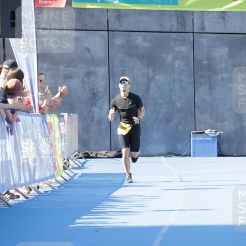 09.08.2026 - GEWOBA Citytriathlon Bremen Yannick Fuchs http://msf.ph/oto/9932214 09.08.2026 11:08:44 Ziel  meine-sportfotos.de
