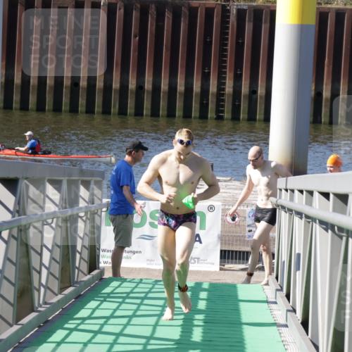09.08.2026 - GEWOBA Citytriathlon Bremen Yannick Fuchs http://msf.ph/oto/9932216 09.08.2026 10:22:15 Schwimmen 125, 221, 419, 477, 487, 493, 495, 501 meine-sportfotos.de