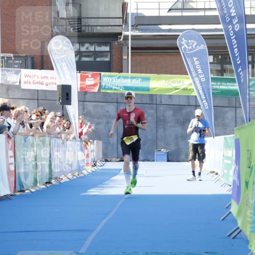 09.08.2026 - GEWOBA Citytriathlon Bremen Yannick Fuchs http://msf.ph/oto/9932232 09.08.2026 11:09:49 Ziel 287 meine-sportfotos.de