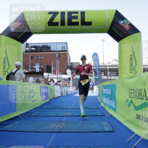 09.08.2026 - GEWOBA Citytriathlon Bremen Yannick Fuchs http://msf.ph/oto/9932243 09.08.2026 11:09:52 Ziel 287 meine-sportfotos.de