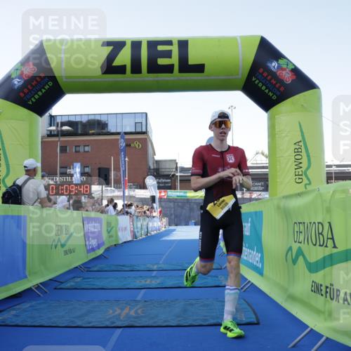 09.08.2026 - GEWOBA Citytriathlon Bremen Yannick Fuchs http://msf.ph/oto/9932249 09.08.2026 11:09:52 Ziel 287 meine-sportfotos.de