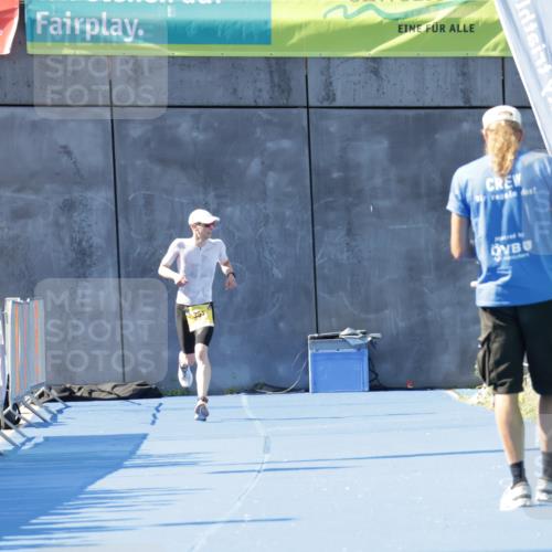 09.08.2026 - GEWOBA Citytriathlon Bremen Yannick Fuchs http://msf.ph/oto/9932254 09.08.2026 11:10:08 Ziel  meine-sportfotos.de