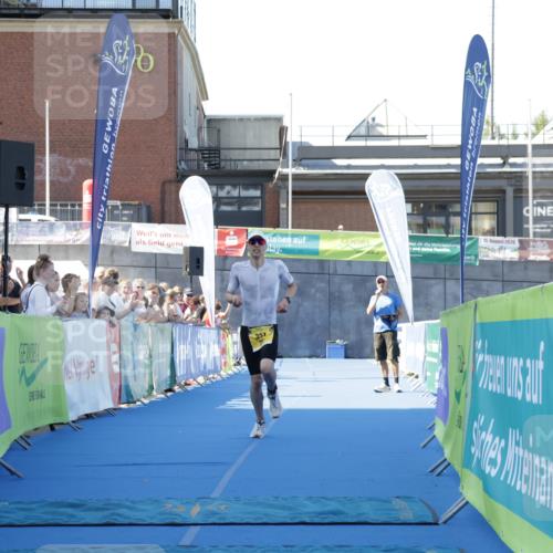 09.08.2026 - GEWOBA Citytriathlon Bremen Yannick Fuchs http://msf.ph/oto/9932263 09.08.2026 11:10:16 Ziel 351 meine-sportfotos.de