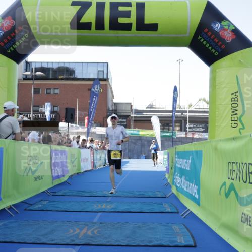09.08.2026 - GEWOBA Citytriathlon Bremen Yannick Fuchs http://msf.ph/oto/9932272 09.08.2026 11:10:17 Ziel 351 meine-sportfotos.de