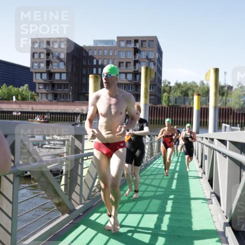 09.08.2026 - GEWOBA Citytriathlon Bremen Yannick Fuchs http://msf.ph/oto/9932273 09.08.2026 10:22:35 Schwimmen 1, 7, 25, 39, 59, 125, 173, 239, 413, 439, 448, 460, 476, 504, 510 meine-sportfotos.de