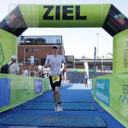 09.08.2026 - GEWOBA Citytriathlon Bremen Yannick Fuchs http://msf.ph/oto/9932279 09.08.2026 11:10:18 Ziel 351 meine-sportfotos.de