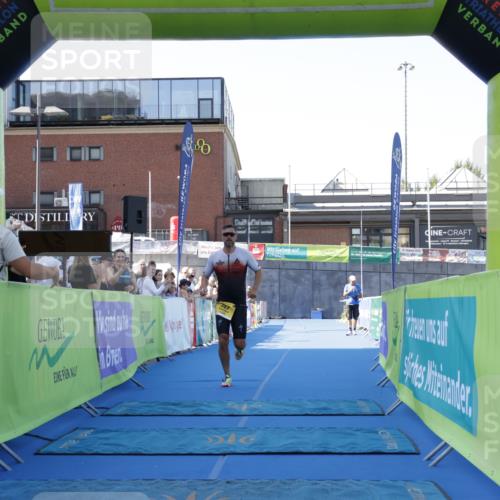 09.08.2026 - GEWOBA Citytriathlon Bremen Yannick Fuchs http://msf.ph/oto/9932296 09.08.2026 11:10:47 Ziel 387 meine-sportfotos.de