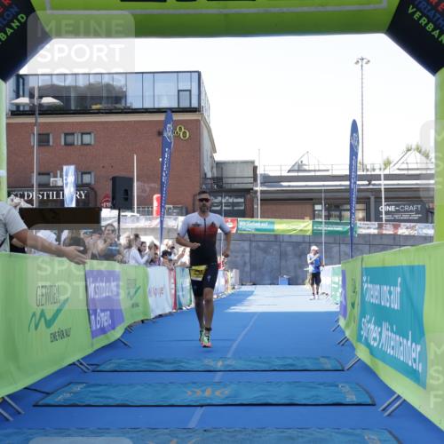 09.08.2026 - GEWOBA Citytriathlon Bremen Yannick Fuchs http://msf.ph/oto/9932299 09.08.2026 11:10:48 Ziel 387 meine-sportfotos.de