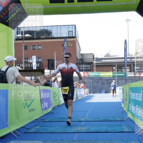 09.08.2026 - GEWOBA Citytriathlon Bremen Yannick Fuchs http://msf.ph/oto/9932304 09.08.2026 11:10:48 Ziel 387 meine-sportfotos.de