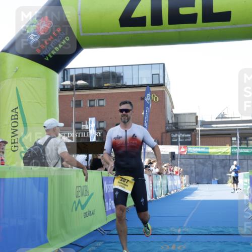 09.08.2026 - GEWOBA Citytriathlon Bremen Yannick Fuchs http://msf.ph/oto/9932310 09.08.2026 11:10:49 Ziel 387 meine-sportfotos.de