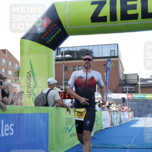 09.08.2026 - GEWOBA Citytriathlon Bremen Yannick Fuchs http://msf.ph/oto/9932315 09.08.2026 11:10:49 Ziel 387 meine-sportfotos.de