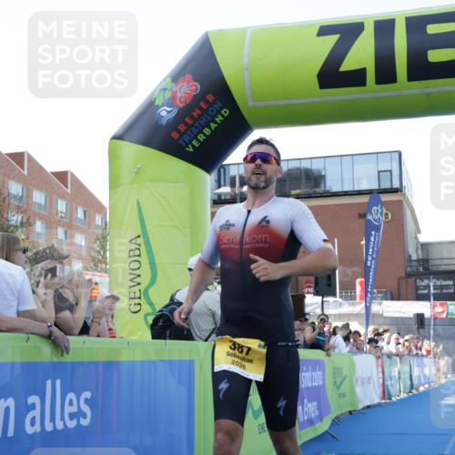 09.08.2026 - GEWOBA Citytriathlon Bremen Yannick Fuchs http://msf.ph/oto/9932320 09.08.2026 11:10:49 Ziel 387 meine-sportfotos.de