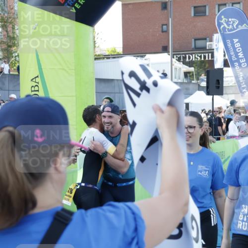 09.08.2026 - GEWOBA Citytriathlon Bremen Yannick Fuchs http://msf.ph/oto/9932382 09.08.2026 11:13:23 Ziel  meine-sportfotos.de