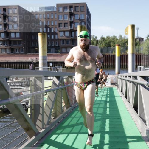 09.08.2026 - GEWOBA Citytriathlon Bremen Yannick Fuchs http://msf.ph/oto/9932386 09.08.2026 10:23:19 Schwimmen 243, 420, 509, 527 meine-sportfotos.de