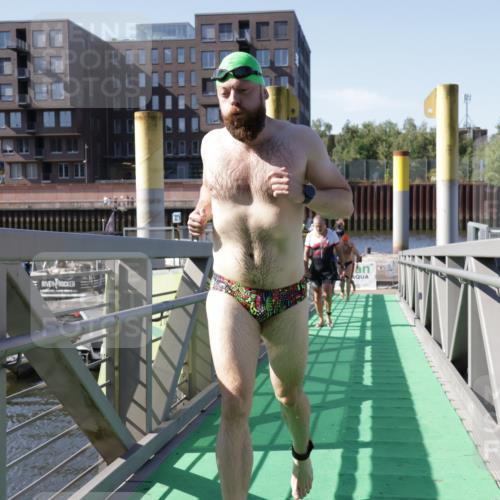 09.08.2026 - GEWOBA Citytriathlon Bremen Yannick Fuchs http://msf.ph/oto/9932389 09.08.2026 10:23:19 Schwimmen 243, 420, 509, 527 meine-sportfotos.de