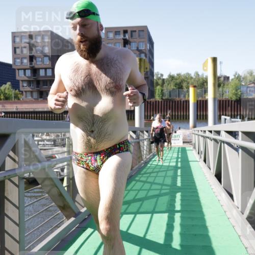 09.08.2026 - GEWOBA Citytriathlon Bremen Yannick Fuchs http://msf.ph/oto/9932391 09.08.2026 10:23:20 Schwimmen 243, 420, 509, 527, 530 meine-sportfotos.de