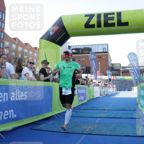 09.08.2026 - GEWOBA Citytriathlon Bremen Yannick Fuchs http://msf.ph/oto/9932411 09.08.2026 11:14:07 Ziel 221, 308 meine-sportfotos.de