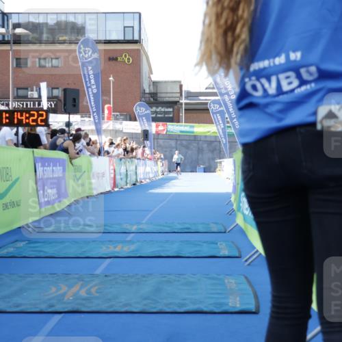 09.08.2026 - GEWOBA Citytriathlon Bremen Yannick Fuchs http://msf.ph/oto/9932417 09.08.2026 11:14:26 Ziel  meine-sportfotos.de