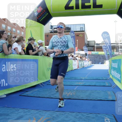 09.08.2026 - GEWOBA Citytriathlon Bremen Yannick Fuchs http://msf.ph/oto/9932437 09.08.2026 11:14:35 Ziel 314 meine-sportfotos.de