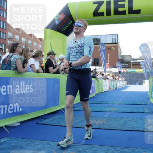 09.08.2026 - GEWOBA Citytriathlon Bremen Yannick Fuchs http://msf.ph/oto/9932439 09.08.2026 11:14:35 Ziel 314 meine-sportfotos.de