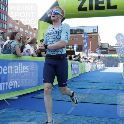 09.08.2026 - GEWOBA Citytriathlon Bremen Yannick Fuchs http://msf.ph/oto/9932441 09.08.2026 11:14:35 Ziel 314 meine-sportfotos.de