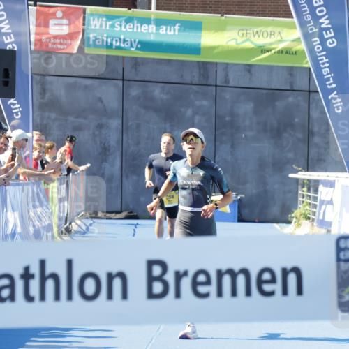 09.08.2026 - GEWOBA Citytriathlon Bremen Yannick Fuchs http://msf.ph/oto/9932446 09.08.2026 11:14:56 Ziel 517 meine-sportfotos.de