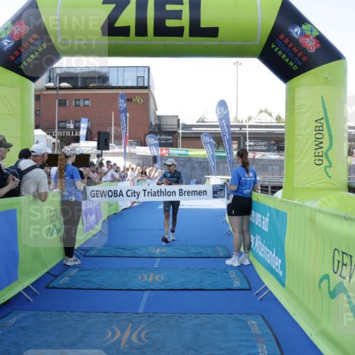 09.08.2026 - GEWOBA Citytriathlon Bremen Yannick Fuchs http://msf.ph/oto/9932453 09.08.2026 11:15:00 Ziel 358, 517 meine-sportfotos.de