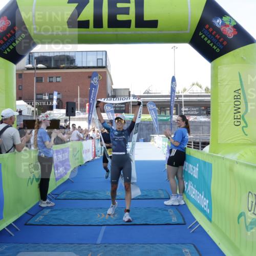 09.08.2026 - GEWOBA Citytriathlon Bremen Yannick Fuchs http://msf.ph/oto/9932471 09.08.2026 11:15:03 Ziel 358, 517 meine-sportfotos.de