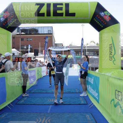 09.08.2026 - GEWOBA Citytriathlon Bremen Yannick Fuchs http://msf.ph/oto/9932475 09.08.2026 11:15:03 Ziel 358, 517 meine-sportfotos.de