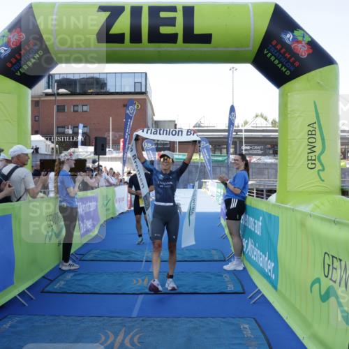 09.08.2026 - GEWOBA Citytriathlon Bremen Yannick Fuchs http://msf.ph/oto/9932478 09.08.2026 11:15:03 Ziel 358, 517 meine-sportfotos.de