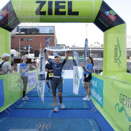 09.08.2026 - GEWOBA Citytriathlon Bremen Yannick Fuchs http://msf.ph/oto/9932480 09.08.2026 11:15:04 Ziel 358, 517 meine-sportfotos.de