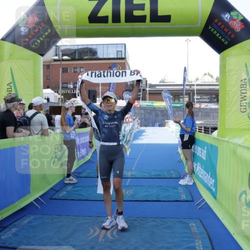 09.08.2026 - GEWOBA Citytriathlon Bremen Yannick Fuchs http://msf.ph/oto/9932495 09.08.2026 11:15:06 Ziel 358 meine-sportfotos.de