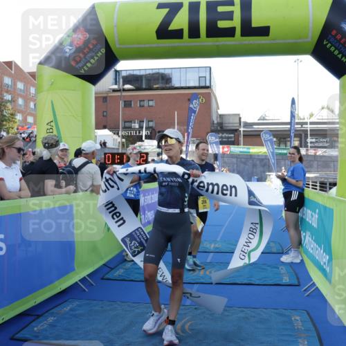 09.08.2026 - GEWOBA Citytriathlon Bremen Yannick Fuchs http://msf.ph/oto/9932500 09.08.2026 11:15:06 Ziel 358 meine-sportfotos.de