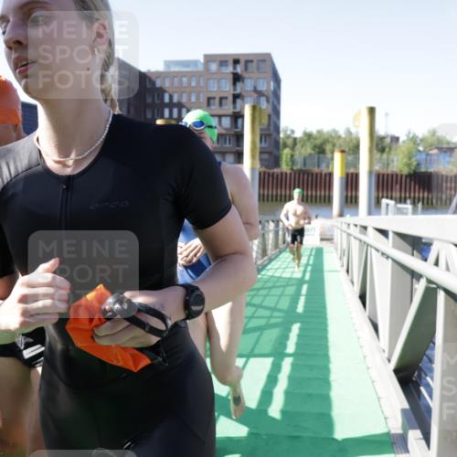 09.08.2026 - GEWOBA Citytriathlon Bremen Yannick Fuchs http://msf.ph/oto/9932506 09.08.2026 10:24:29 Schwimmen 87, 103, 195, 209, 217, 409, 435 meine-sportfotos.de