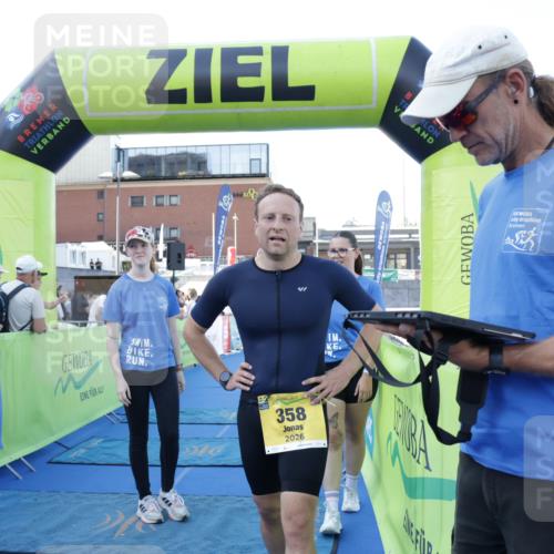 09.08.2026 - GEWOBA Citytriathlon Bremen Yannick Fuchs http://msf.ph/oto/9932512 09.08.2026 11:15:11 Ziel  meine-sportfotos.de