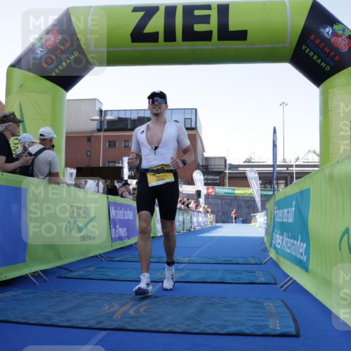 09.08.2026 - GEWOBA Citytriathlon Bremen Yannick Fuchs http://msf.ph/oto/9932538 09.08.2026 11:15:26 Ziel 529 meine-sportfotos.de