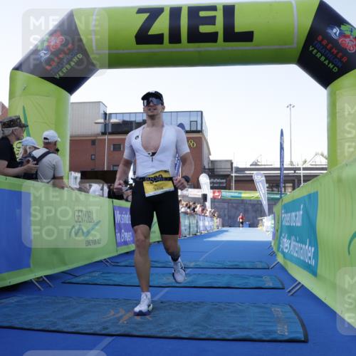 09.08.2026 - GEWOBA Citytriathlon Bremen Yannick Fuchs http://msf.ph/oto/9932540 09.08.2026 11:15:27 Ziel 529 meine-sportfotos.de