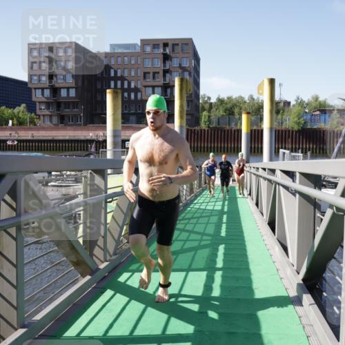 09.08.2026 - GEWOBA Citytriathlon Bremen Yannick Fuchs http://msf.ph/oto/9932547 09.08.2026 10:24:44 Schwimmen 17, 47, 109, 143, 209, 235, 512 meine-sportfotos.de