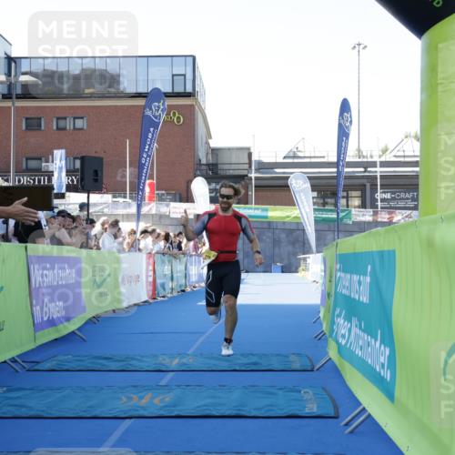 09.08.2026 - GEWOBA Citytriathlon Bremen Yannick Fuchs http://msf.ph/oto/9932551 09.08.2026 11:15:35 Ziel 377 meine-sportfotos.de