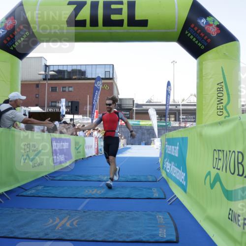 09.08.2026 - GEWOBA Citytriathlon Bremen Yannick Fuchs http://msf.ph/oto/9932553 09.08.2026 11:15:36 Ziel 377 meine-sportfotos.de