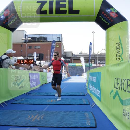 09.08.2026 - GEWOBA Citytriathlon Bremen Yannick Fuchs http://msf.ph/oto/9932556 09.08.2026 11:15:36 Ziel 377 meine-sportfotos.de