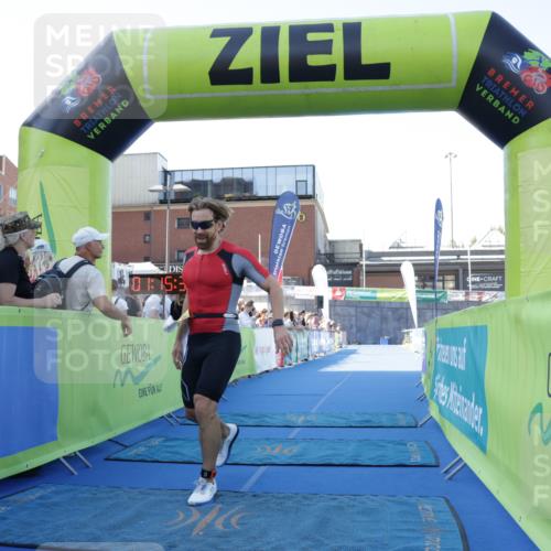 09.08.2026 - GEWOBA Citytriathlon Bremen Yannick Fuchs http://msf.ph/oto/9932560 09.08.2026 11:15:37 Ziel 377 meine-sportfotos.de