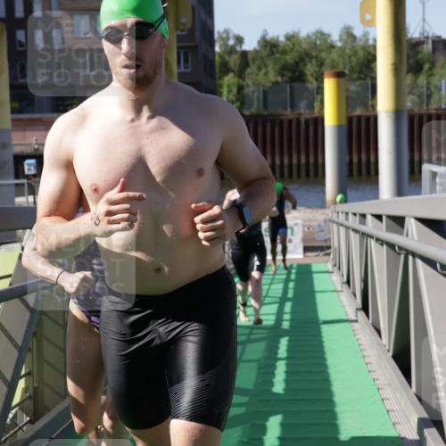 09.08.2026 - GEWOBA Citytriathlon Bremen Yannick Fuchs http://msf.ph/oto/9932580 09.08.2026 10:24:54 Schwimmen 17, 89, 99, 109, 119, 143, 177, 235, 434, 491, 512 meine-sportfotos.de